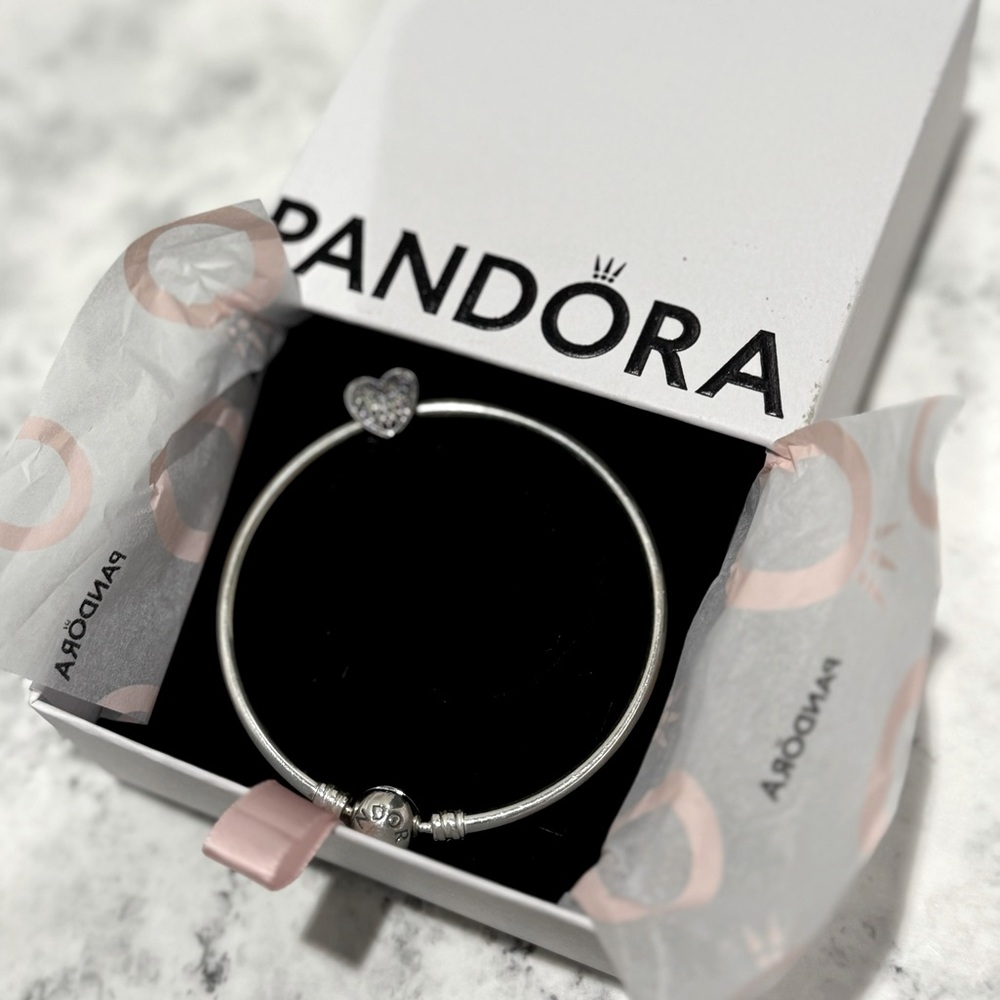 Pandora Kiss Me Bangle With Heart Charm